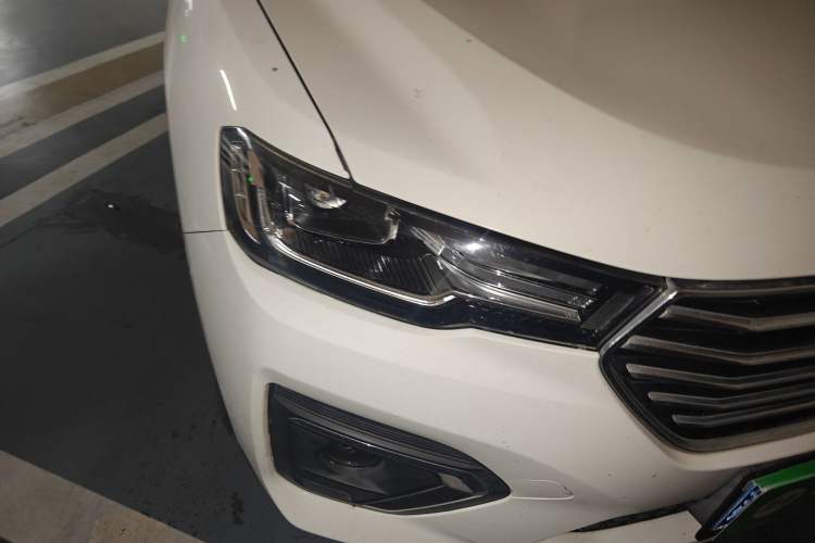 Used Haval H2s 2018 Blue Label 1.5T Dual-Clutch Comfort Model Right Front Headlight