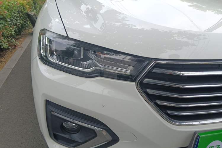 Used Haval H2s 2018 Blue Label 1.5T Dual-Clutch Fashion Edition Right Front Headlight