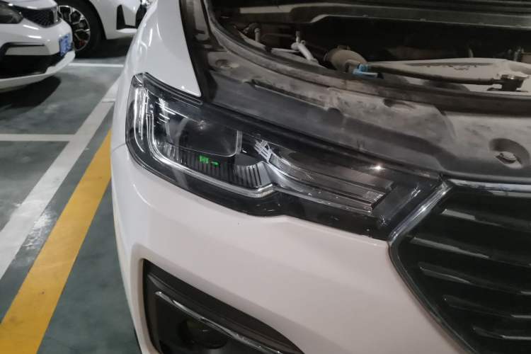 Used Haval H2s 2018 Blue Label 1.5T Dual-Clutch Fashion Edition Right Front Headlight