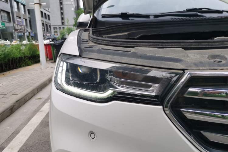 Used Haval H2s 2018 Blue Label 1.5T Dual-Clutch Luxury Model Right Front Headlight