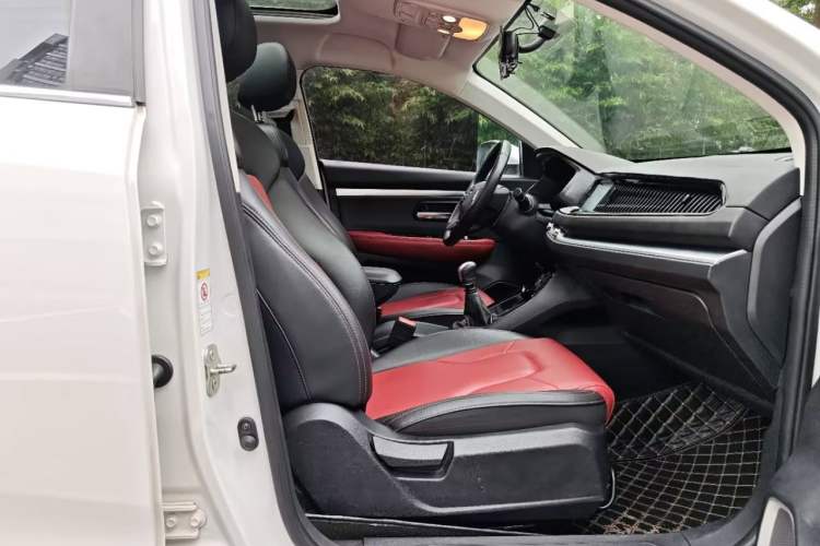 Used Haval H2s 2018 Red-Label 1.5T Manual Elite Model Right Front Seat