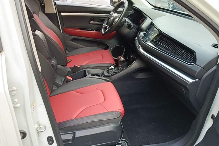 Used Haval H2s 2018 1.5T Dual-Clutch ZhiShang Model Right Front Seat