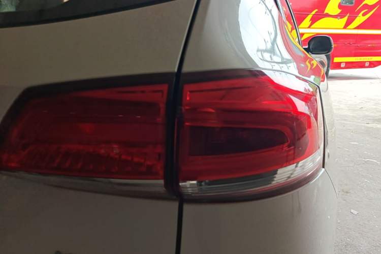 Used Haval H2s 2018 Blue Label 1.5T Dual-Clutch ZhiShang Model Right Rear Taillight