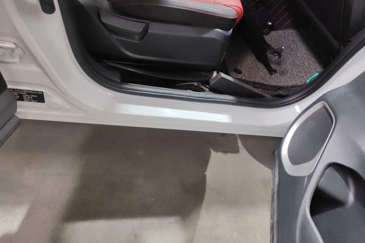 Used Haval H2s 2018 Blue Label 1.5T Dual-Clutch Fashion Edition Right Side Sill