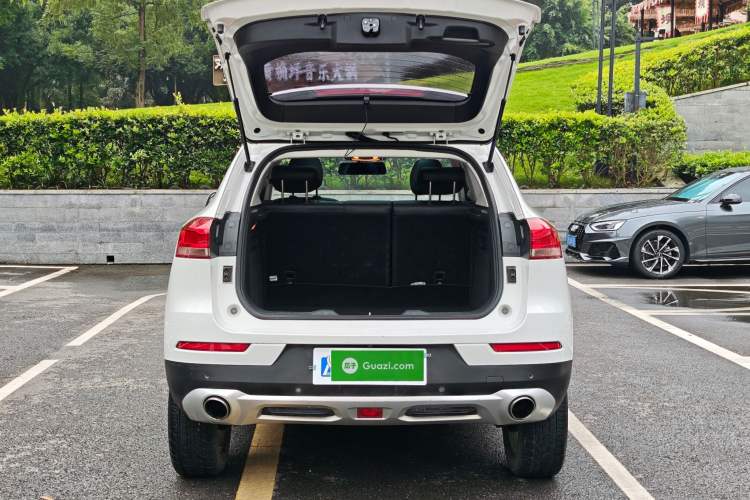 Used Haval H2s 2018 Red-Label 1.5T Manual Elite Model Trunk