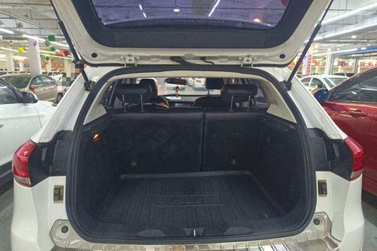 Used Haval H2s 2018 Red-Label 1.5T Dual-Clutch Luxury Model Trunk