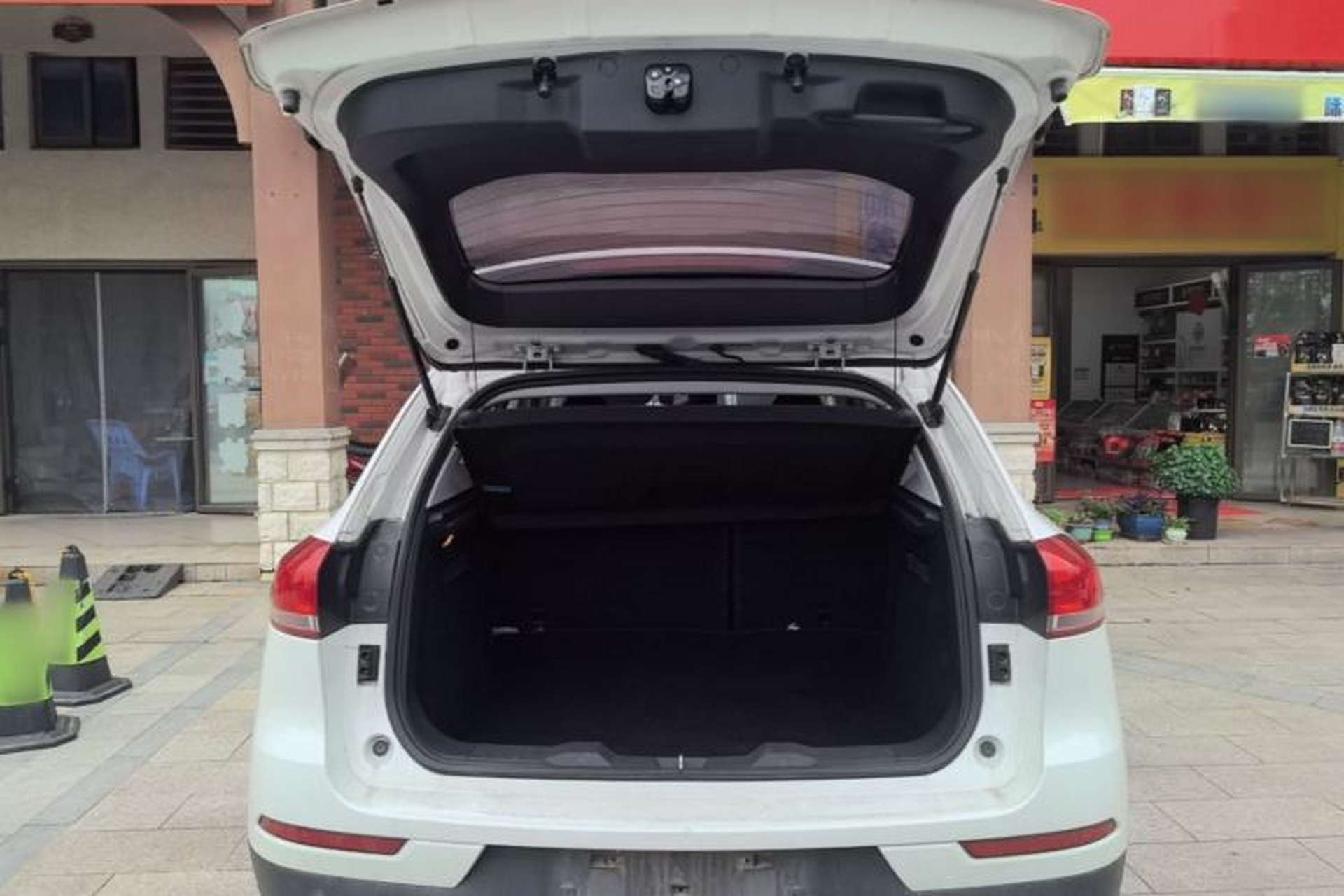 Used Haval H2s 2018 Red-Label 1.5T Dual-Clutch Elite Model Trunk