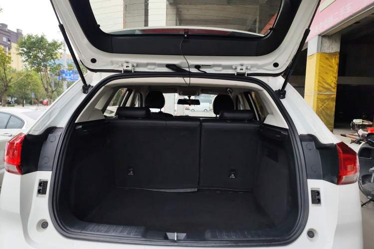 Used Haval H2s 2018 Blue Label 1.5T Dual-Clutch Fashion Edition Trunk