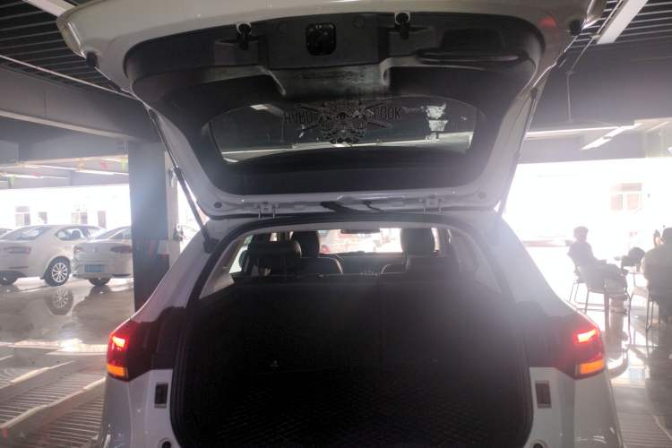 Used Haval H2s 2018 1.5T Dual-Clutch Fashion Edition Trunk