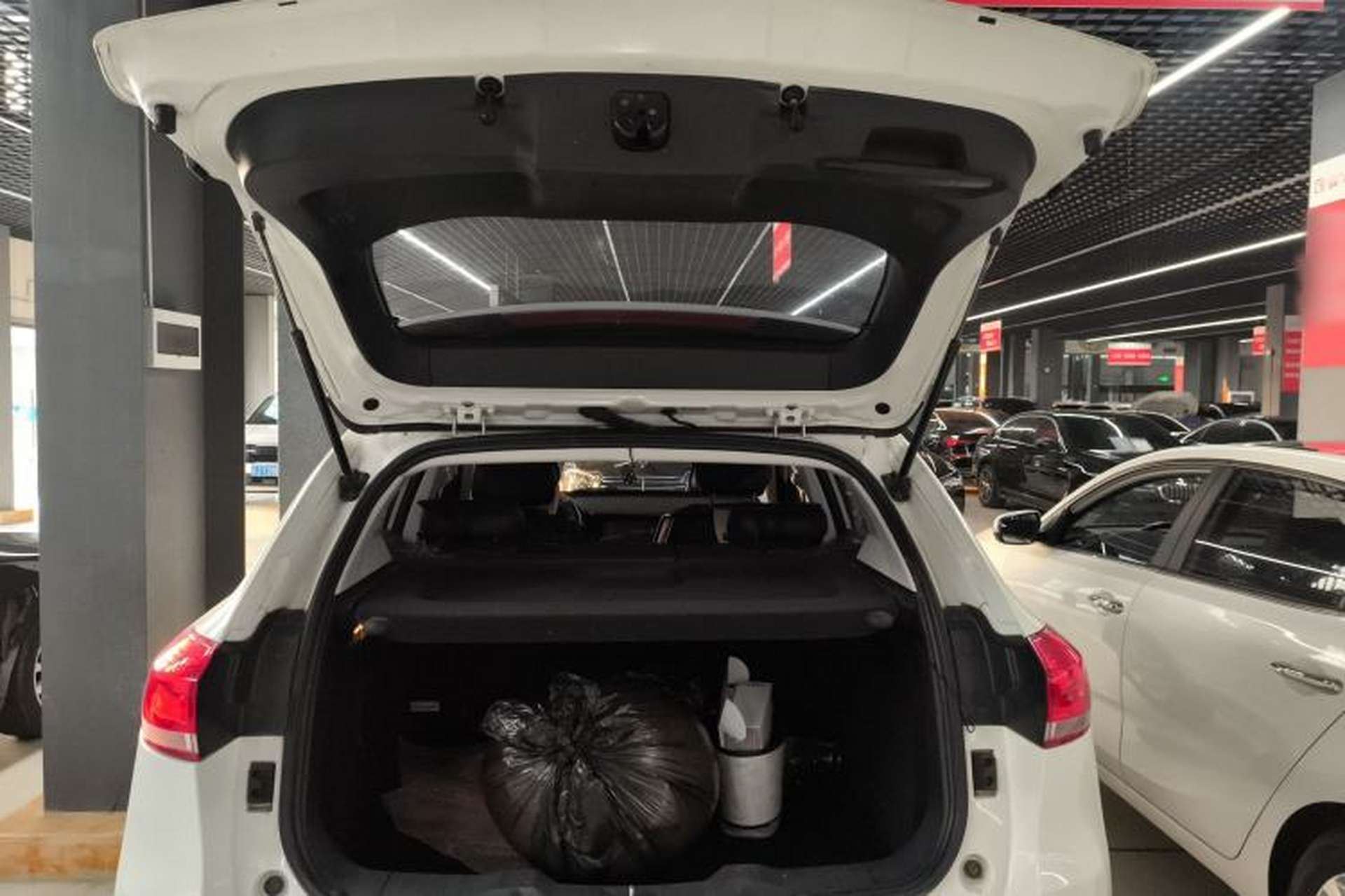 Used Haval H2s 2018 Red-Label 1.5T Dual-Clutch Elite Model Trunk