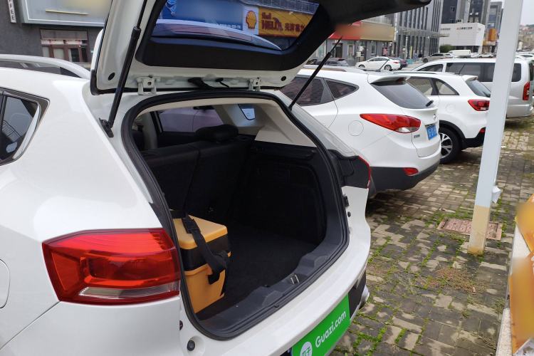 Used Haval H2s 2018 1.5T Dual-Clutch Fashion Edition Trunk