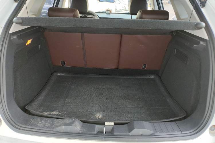 Used Haval H2s 2018 Red-Label 1.5T Manual Elite Model Trunk