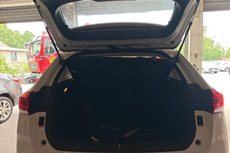 Used Haval H2s 2018 Blue Label 1.5T Dual-Clutch ZhiShang Model Trunk