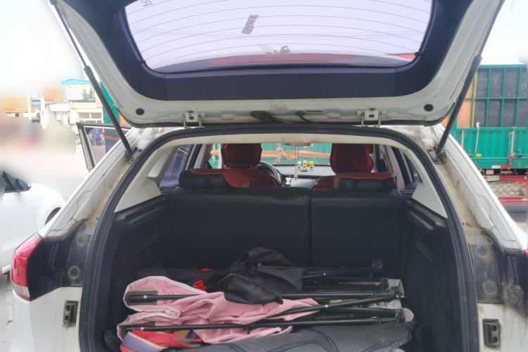 Used Haval H2s 2018 Red-Label 1.5T Manual Fashion Edition Trunk
