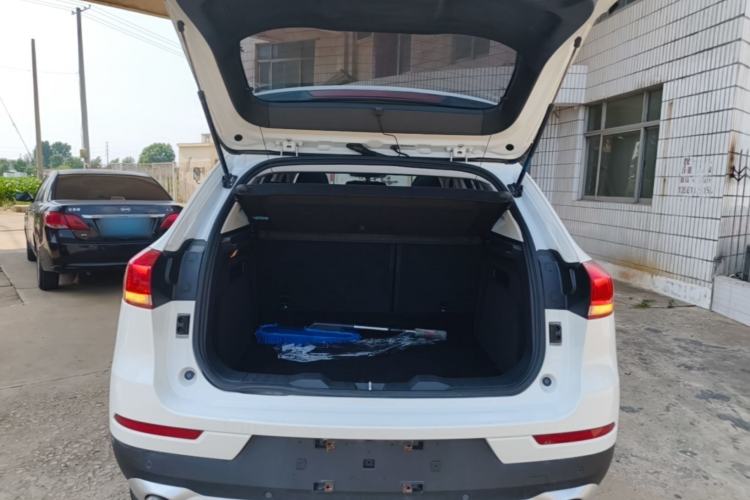 Used Haval H2s 2018 Red-Label 1.5T Dual-Clutch ZhiShang Model Trunk