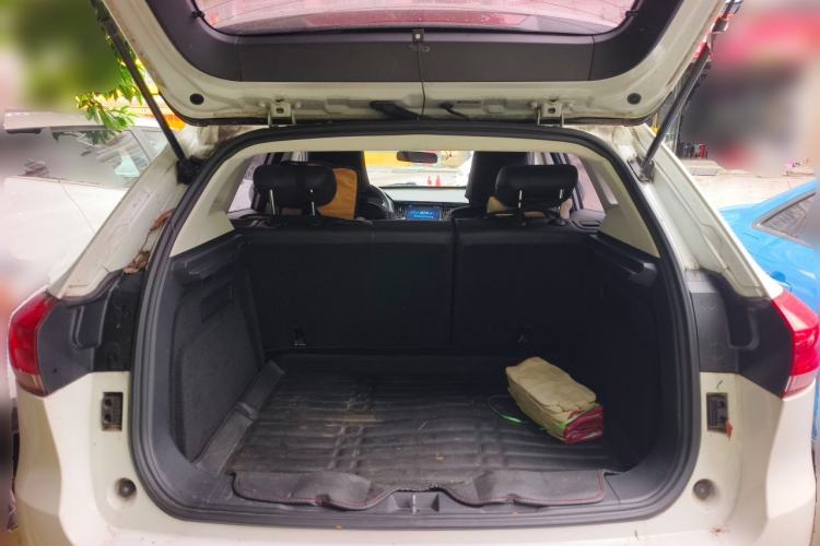 Used Haval H2s 2018 Red-Label 1.5T Manual Comfort Model Trunk