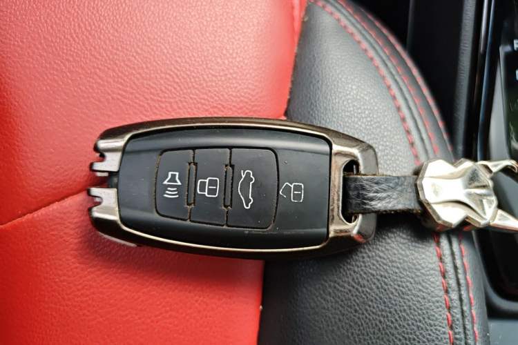 Used Haval H2s 2018 Red-Label 1.5T Dual-Clutch ZhiShang Model Vehicle Key