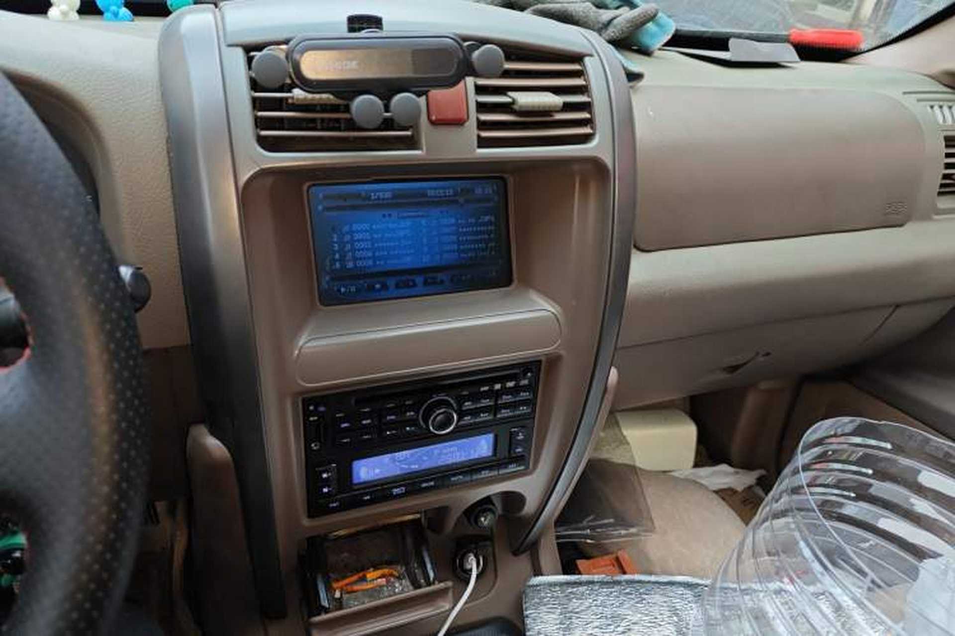 Used Haval H3 2009 Leading Edition 2.5 TCI Two-Wheel-Drive Luxury Model Audio And AC Panel