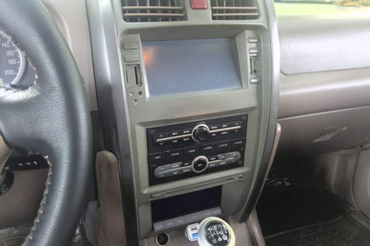 Used Haval H3 2009 Leading Edition 2.5 TCI Two-Wheel-Drive Luxury Model Audio And AC Panel