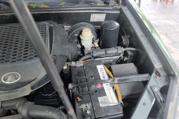 Used Haval H3 2009 Leading Edition 2.5 TCI Two-Wheel-Drive Luxury Model Engine Bay Left