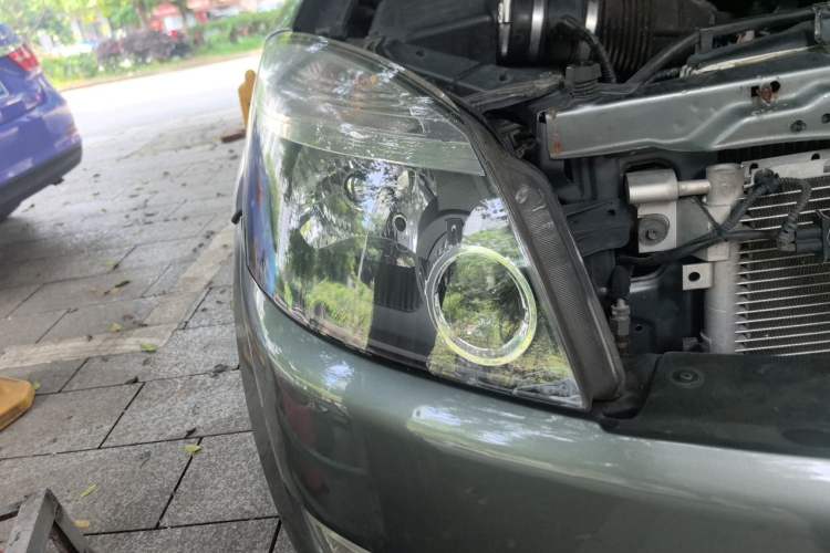 Used Haval H3 2009 Leading Edition 2.5 TCI Two-Wheel-Drive Luxury Model Right Front Headlight