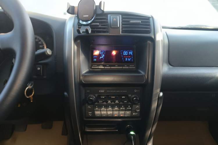 Used Haval H3 2009 2.4L 4G64 Four-Wheel Drive Ultra-Luxury Version Audio And AC Panel