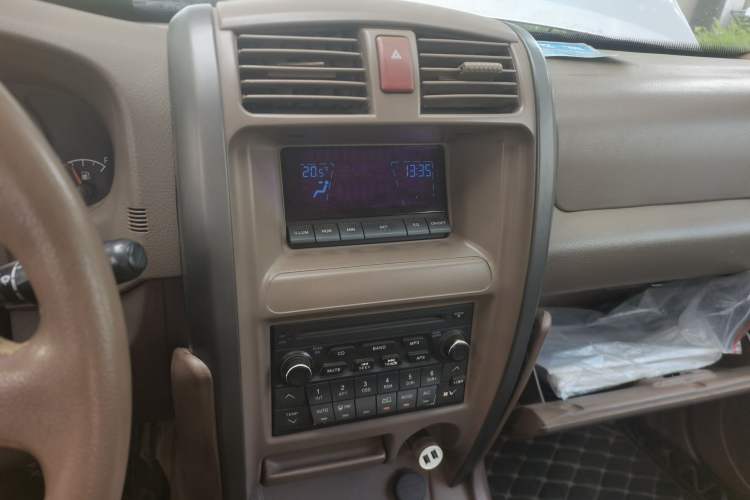 Used Haval H3 2009 Ruiyi Edition 2.0L Luxury Model Audio And AC Panel