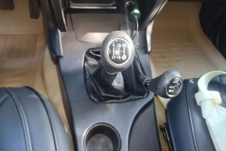 Used Haval H3 2009 2.4L 4G64 Four-Wheel Drive Ultra-Luxury Version Gear Lever