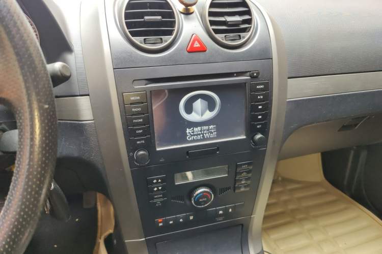 Used Haval H3 2010 Leading Edition 2.4L Four-Wheel Drive Luxury Model Audio And AC Panel