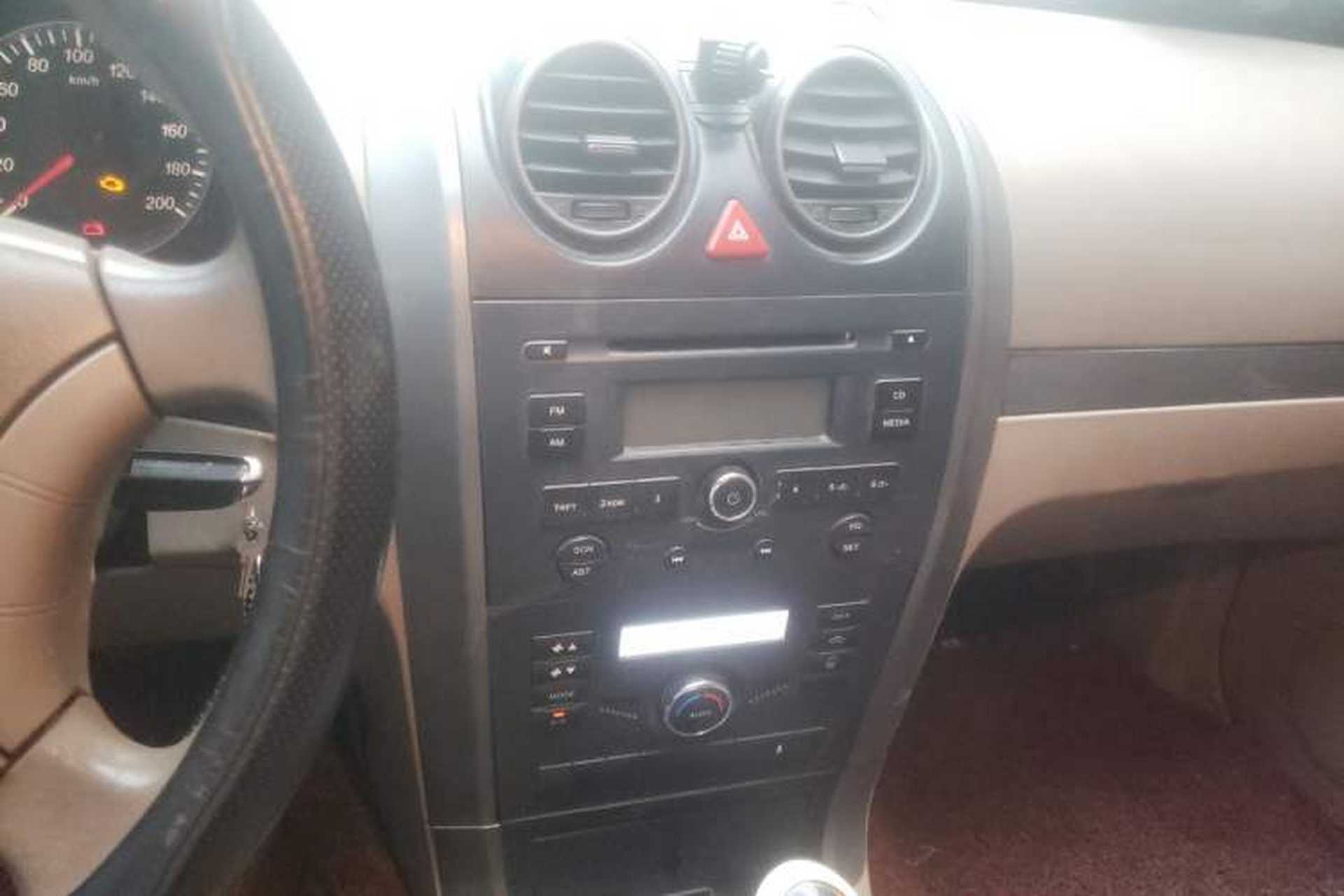 Used Haval H3 2010 Leading Edition 2.5 TCI Two-Wheel Drive Comfort Model Audio And AC Panel