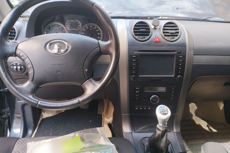 Used Haval H3 2010 Leading Edition 2.4L Four-Wheel Drive Luxury Model Center Console