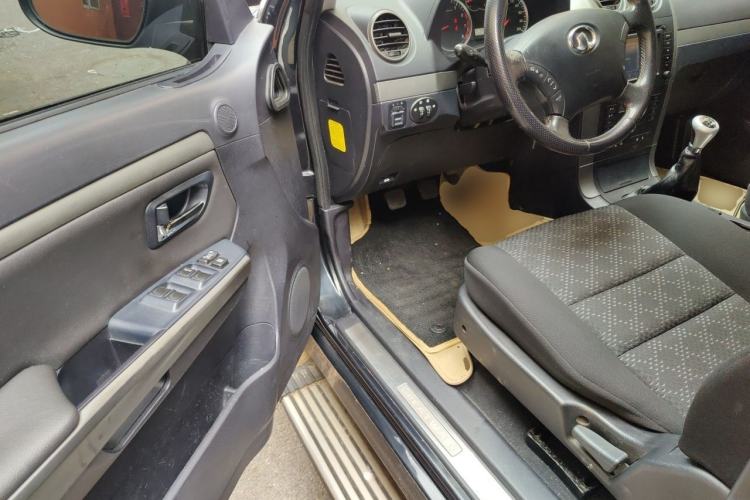 Used Haval H3 2010 Leading Edition 2.4L Four-Wheel Drive Luxury Model Driver Seat