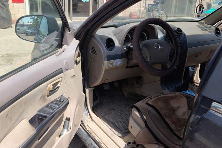 Used Haval H3 2010 Leading Edition 2.5 TCI Two-Wheel Drive Comfort Model Driver Seat