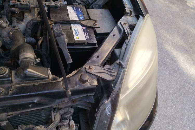 Used Haval H3 2010 Leading Edition 2.4L Four-Wheel Drive Luxury Model Engine Bay Left