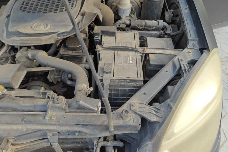 Used Haval H3 2010 Leading Edition 2.5 TCI Two-Wheel Drive Comfort Model Engine Bay Left