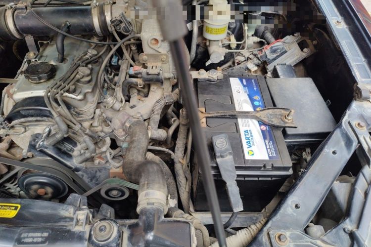 Used Haval H3 2010 Leading Edition 2.4L Four-Wheel Drive Luxury Model Engine Bay Left