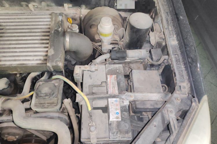 Used Haval H3 2010 Leading Edition 2.5 TCI Two-Wheel Drive Comfort Model Engine Bay Left