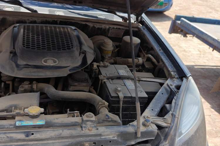 Used Haval H3 2010 Leading Edition 2.5 TCI Two-Wheel Drive Comfort Model Engine Bay Left