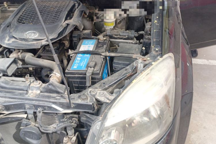 Used Haval H3 2010 Leading Edition 2.5 TCI Two-Wheel Drive Comfort Model Engine Bay Left