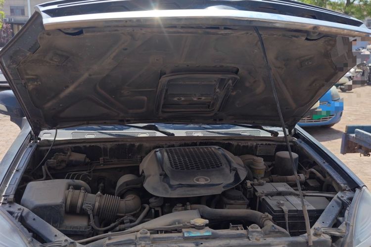 Used Haval H3 2010 Leading Edition 2.5 TCI Two-Wheel Drive Comfort Model Engine Bay