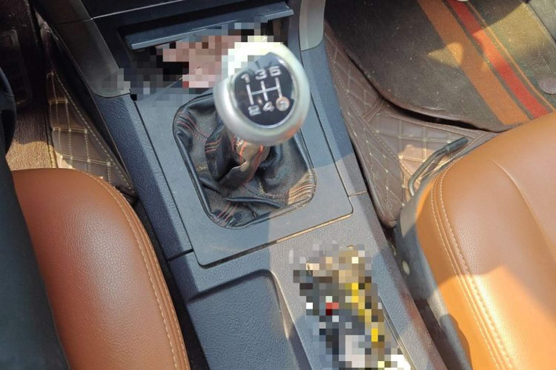 Used Haval H3 2010 Leading Edition 2.5 TCI Two-Wheel Drive Comfort Model Gear Lever