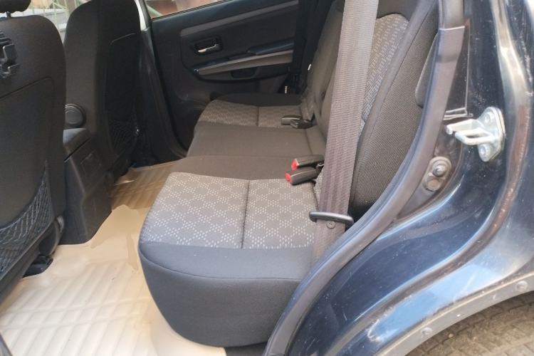 Used Haval H3 2010 Leading Edition 2.4L Four-Wheel Drive Luxury Model Left Rear Seat
