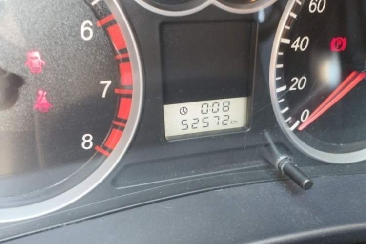 Used Haval H3 2010 Leading Edition 2.4L Four-Wheel Drive Luxury Model Odometer Close Up