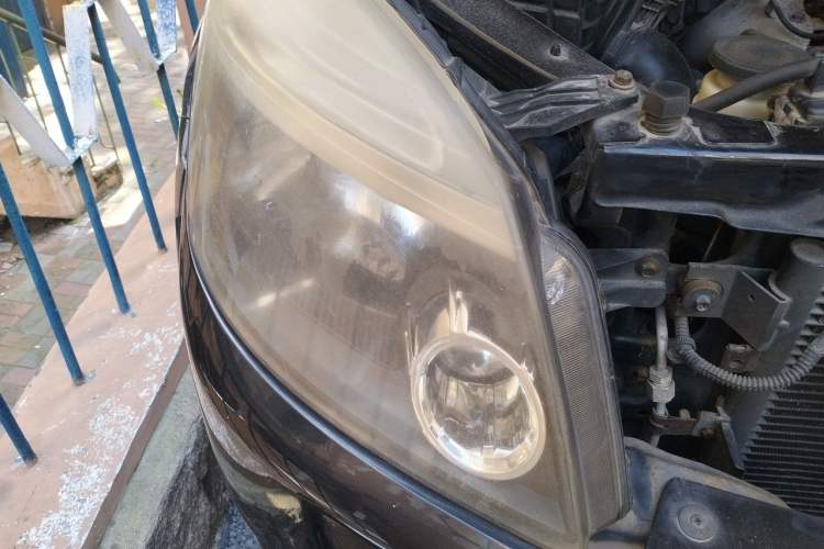 Used Haval H3 2010 Leading Edition 2.4L Four-Wheel Drive Luxury Model Right Front Headlight