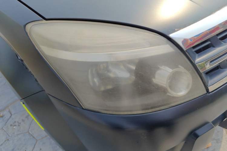Used Haval H3 2010 Leading Edition 2.5 TCI Two-Wheel Drive Comfort Model Right Front Headlight