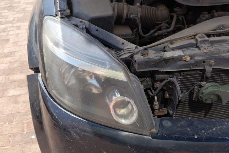 Used Haval H3 2010 Leading Edition 2.5 TCI Two-Wheel Drive Comfort Model Right Front Headlight