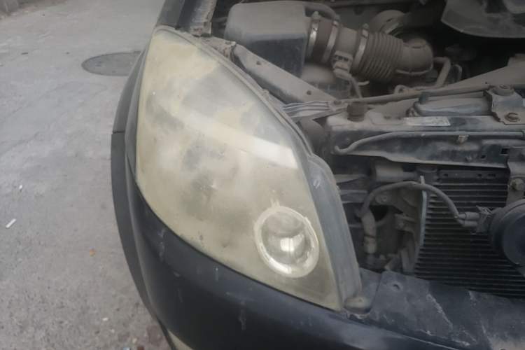 Used Haval H3 2010 Leading Edition 2.5 TCI Two-Wheel Drive Comfort Model Right Front Headlight