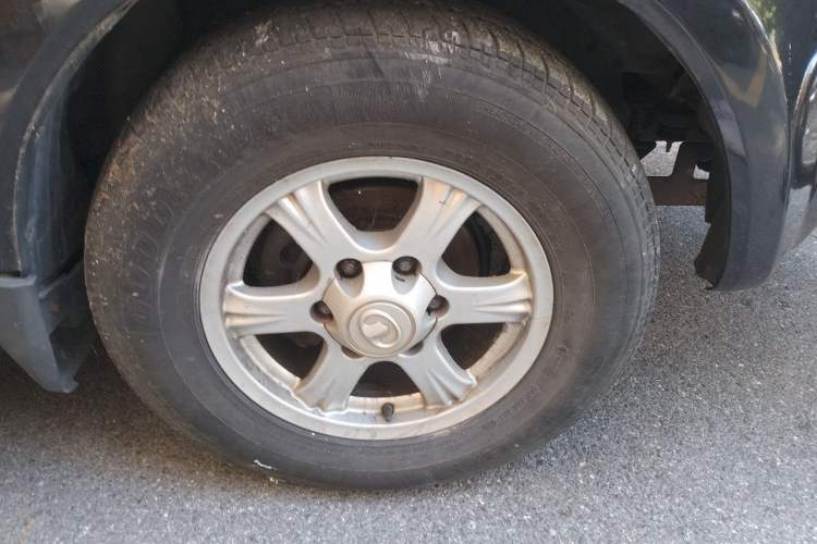 Used Haval H3 2010 Leading Edition 2.4L Four-Wheel Drive Luxury Model Right Front Wheel Hub