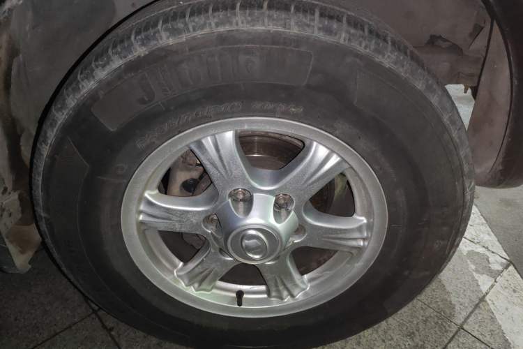 Used Haval H3 2010 Leading Edition 2.5 TCI Two-Wheel Drive Comfort Model Right Front Wheel Hub