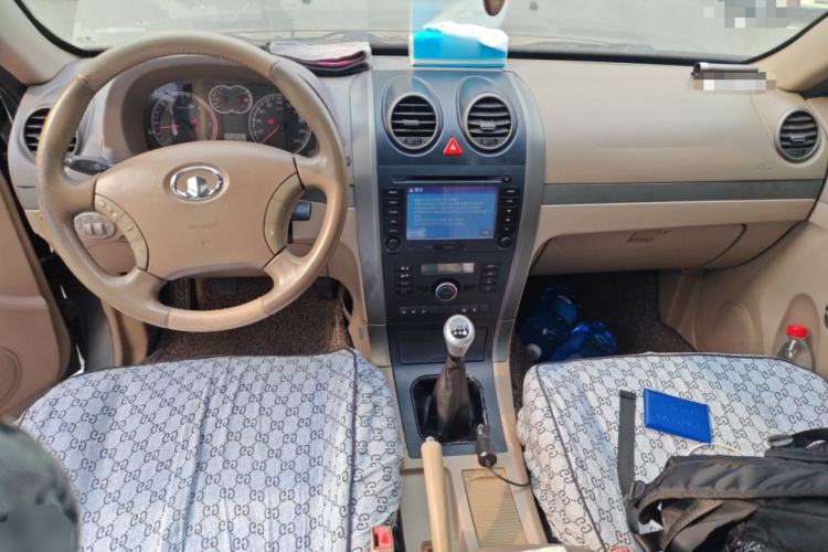 Used Haval H3 2010 Leading Edition 2.5 TCI Four-Wheel-Drive Ultra-Luxury Model Center Console